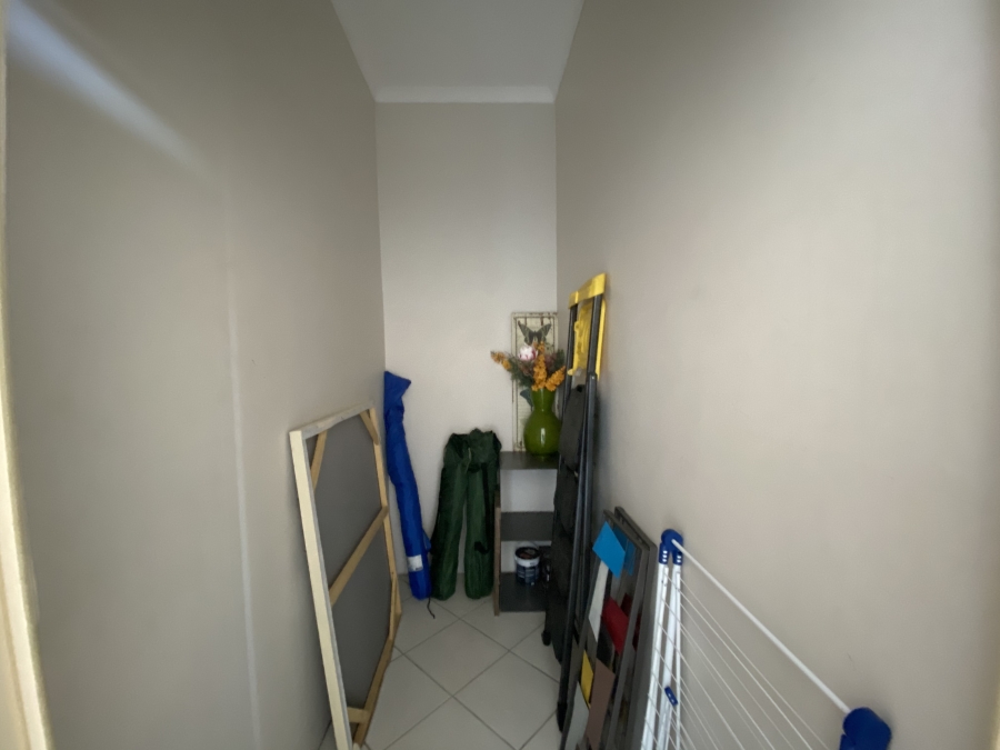 To Let 1 Bedroom Property for Rent in Strand Central Western Cape